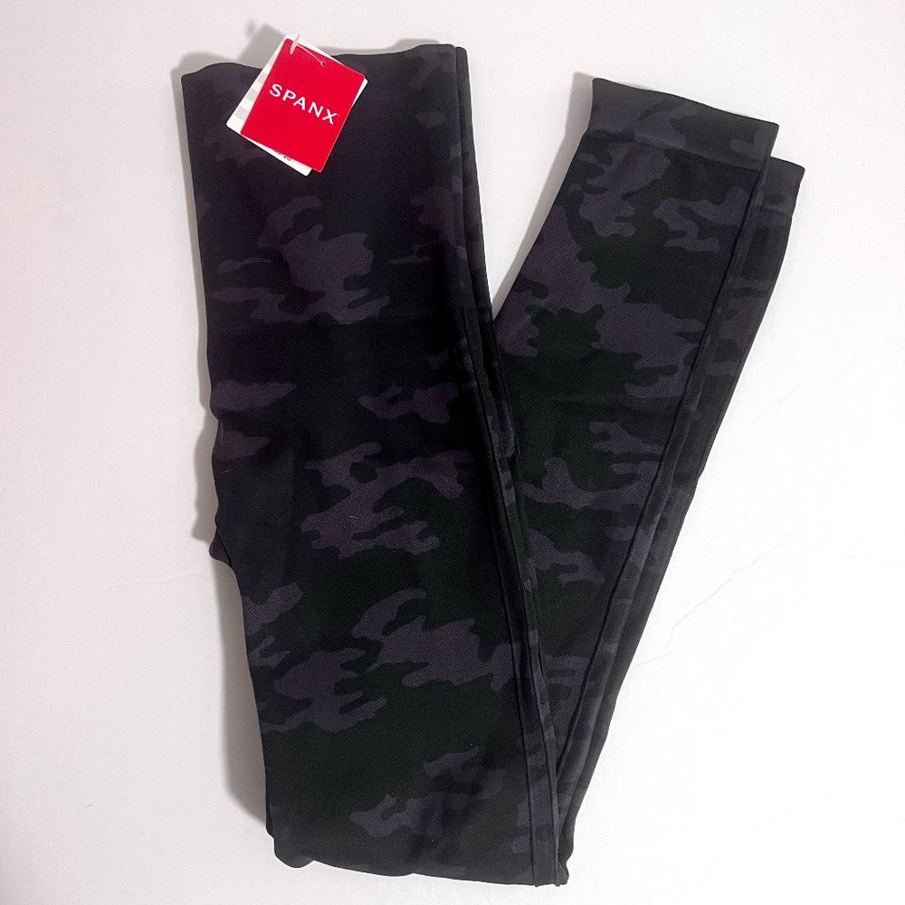 NWT Spanx Black Camo Leggings Look at Me Now Seamless, Size M